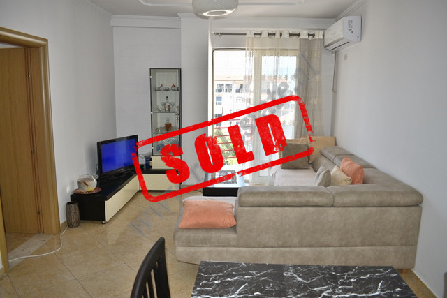 Apartament 2+1 per shitje ne rrugen Mustafa Matohiti ne Tirane.
Ndodhet ne katin e dyte te nje pall